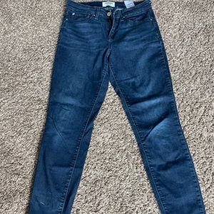 Denizen by Levi Mid-Rise Skinny Jean Size 10